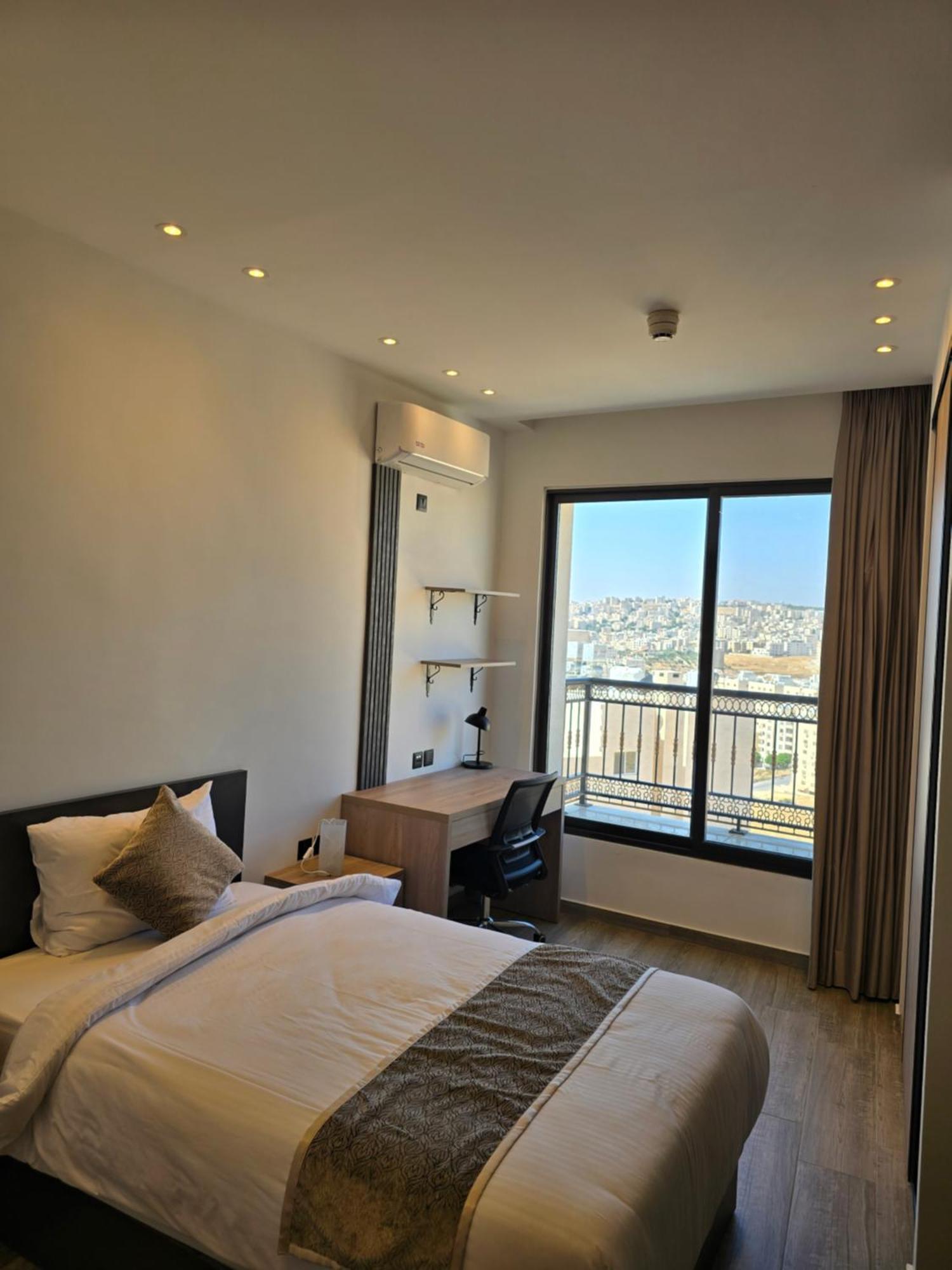 Alshakreen Suites Amman Esterno foto