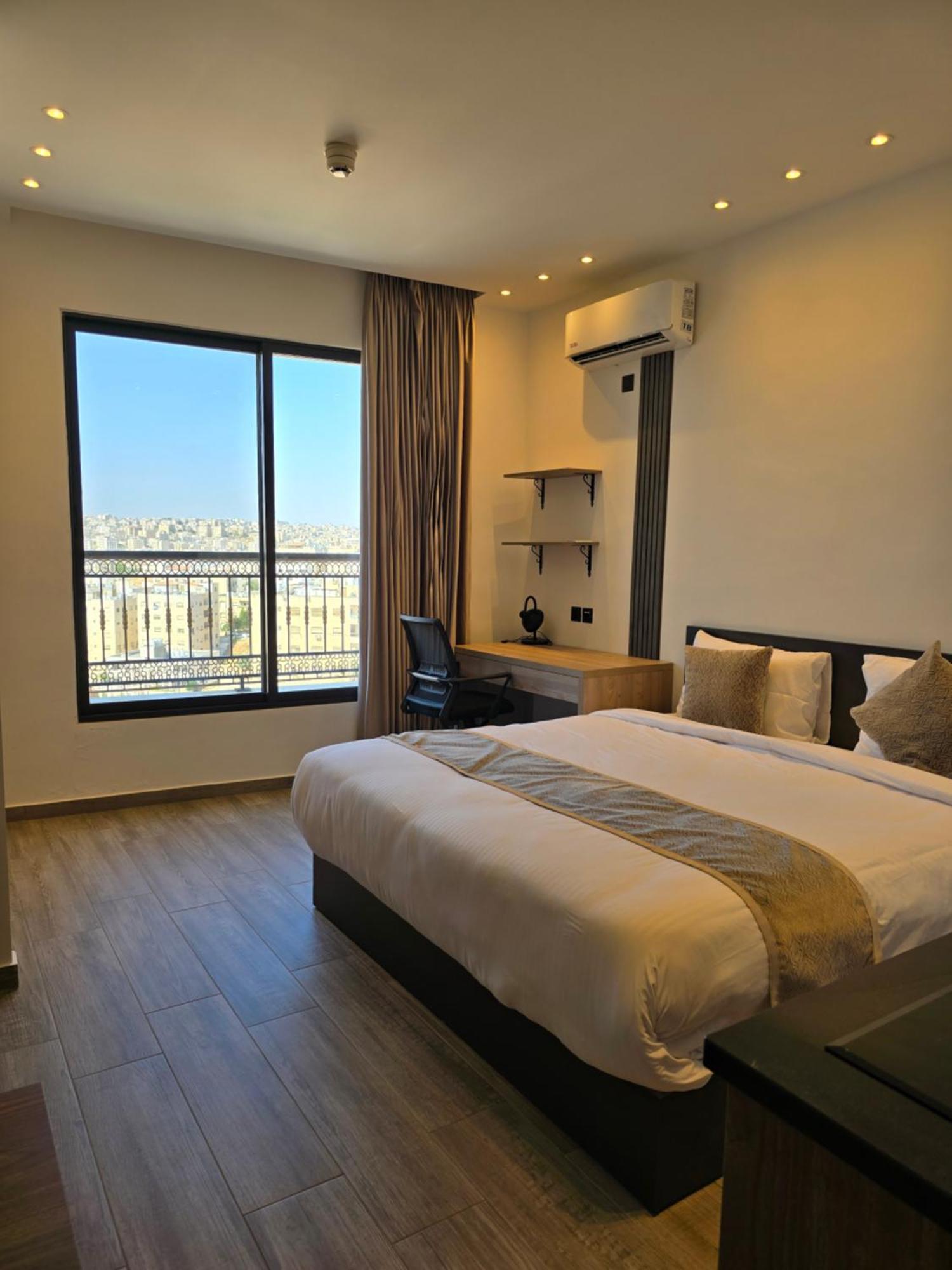 Alshakreen Suites Amman Esterno foto