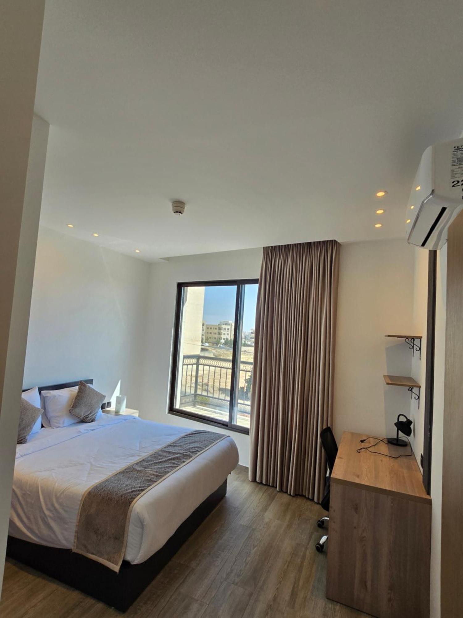 Alshakreen Suites Amman Esterno foto